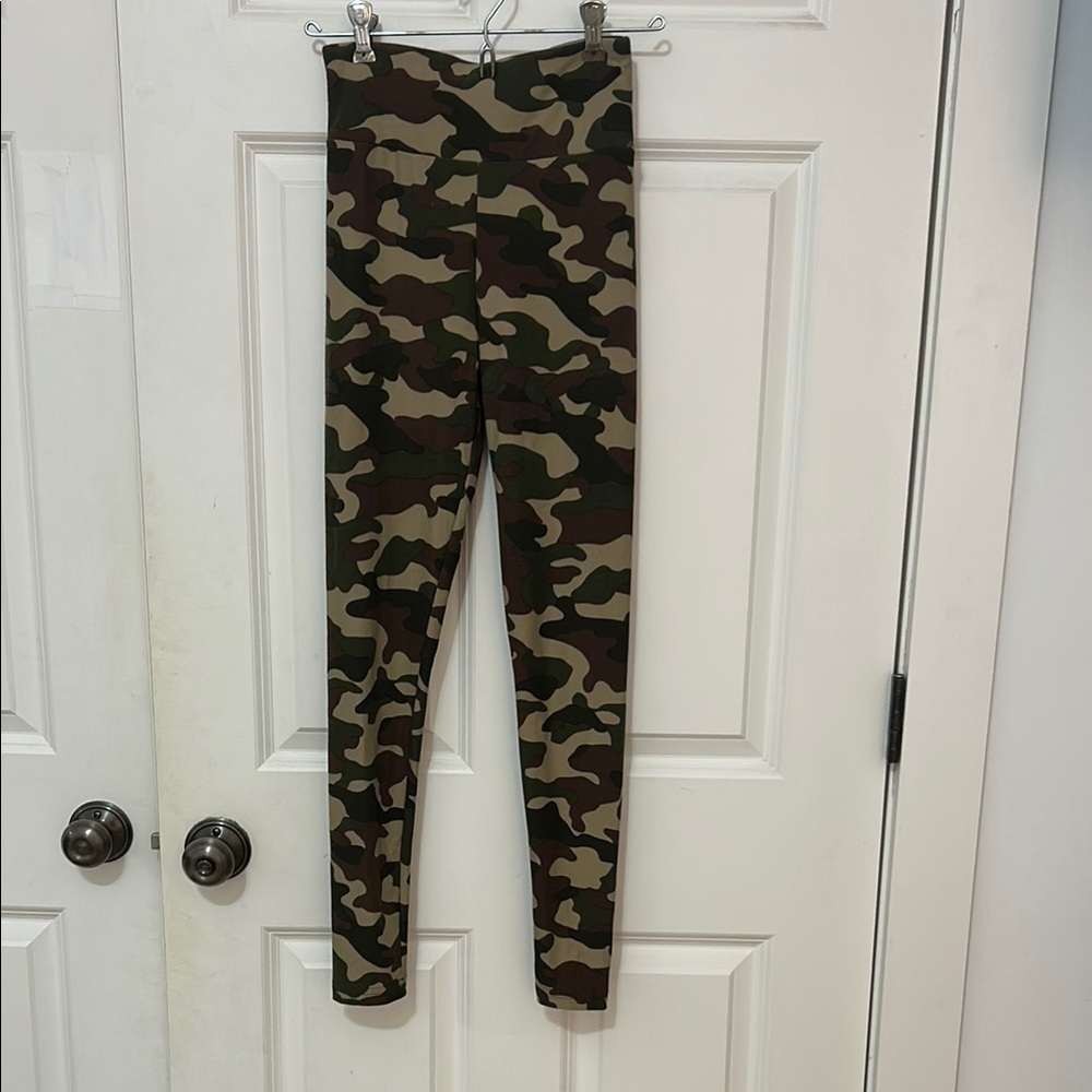 No Boundaries Camouflage Leggings size XX/XXS  Green and Brown